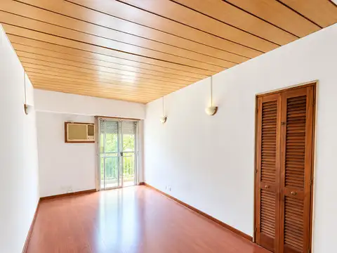 Venta Dpto. 2 ambientes en Caballito con balcón en el Barrio Inglés