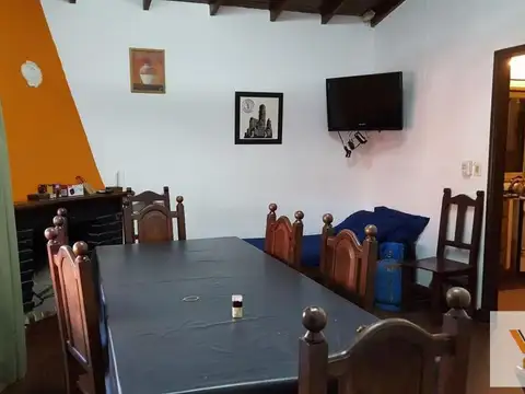Casa en Venta - 2 Dormitorios 2 Baños Cochera - 85 mts2 - Villa Gesell, Buenos Aires