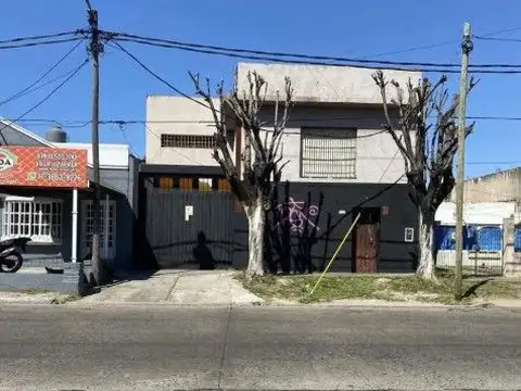 VENTA DE GALPON DE 411M2 CON OFICINAS Y VESTUARIOS