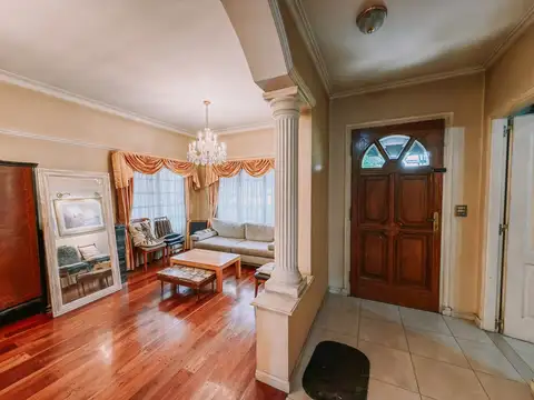 Casa en Venta con 3 cocheras