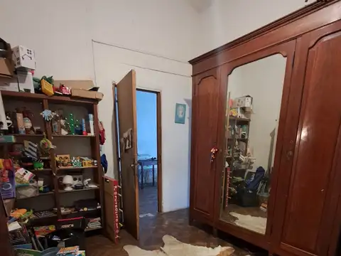 Casa 8 ambientes con 2 baños