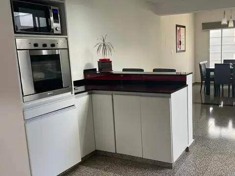 Casa 5 ambientes con 1 baño