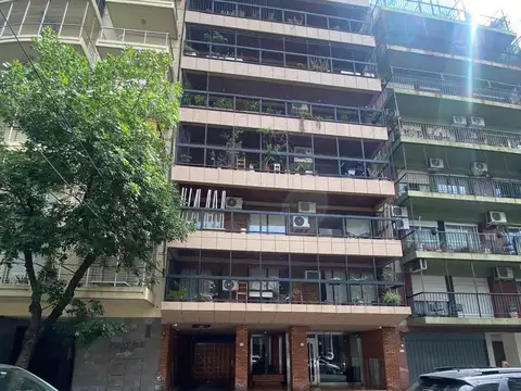 Semipiso al frente - 3 Dormitorios mas dependencia y Cochera