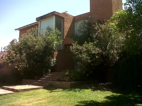 Casa en Alquiler en Lomas de la Carolina, $ 2.500.000