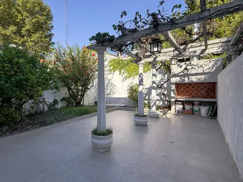 PH Reciclado a Nuevo tipo Casa con Patio, Parrilla y Oficina – a 1 cuadra Parque Saavedra