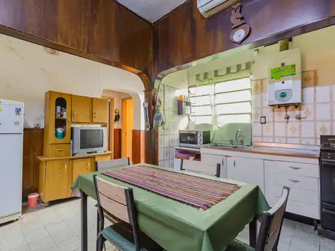 Casa 6 ambientes con 2 baños