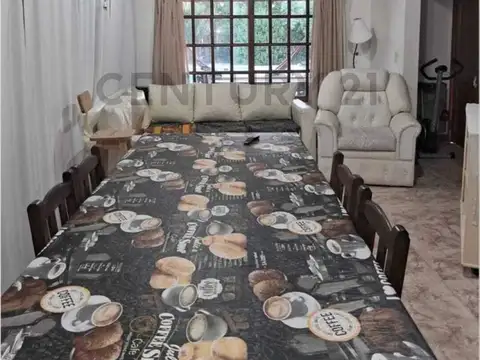Casa 5 ambientes con 3 baños