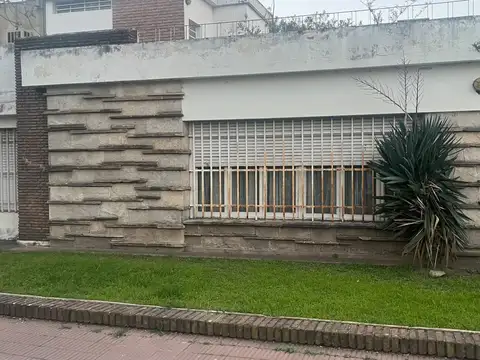 EXCELENTE OPORTUNIDAD! Casa en Barrio Residencial Vélez Sarsfield