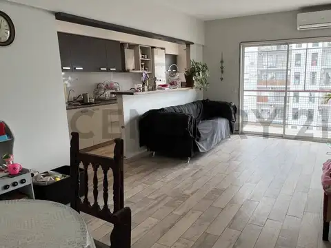 Venta 4 ambientes con cochera. Plaza Irlanda. Balcón