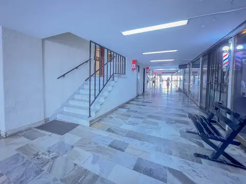 VENTA OFICINA 4 PRIVADOS + 2 BAÑOS - ALMAGRO