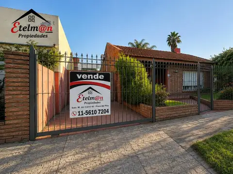 Venta de Casa + Galpón Moreno Sur, calle Posadas 634