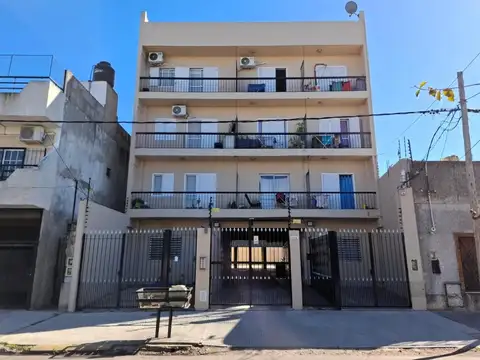 Primera Junta 1200, Piso 2