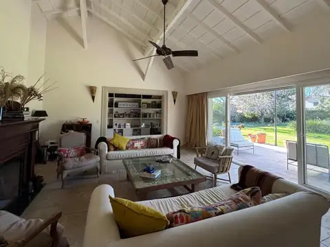 Casa en Venta con 1 cochera