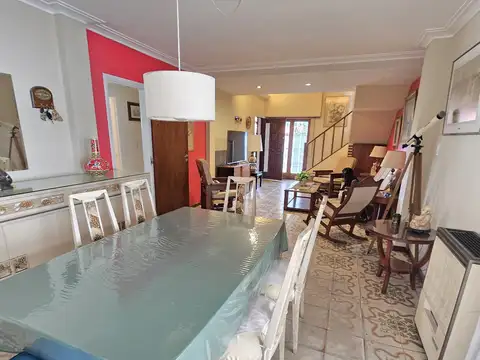 Casa 5 ambientes con 4 baños