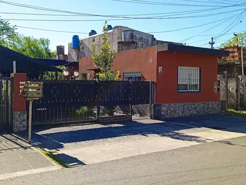 VENTA CASA 4 AMBIENTES + DEPTO EN BERAZATEGUI
