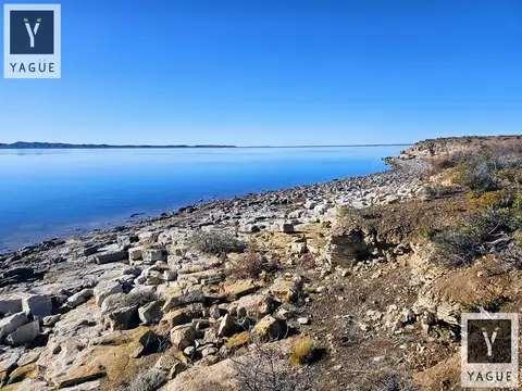 7.000 has sobre el Lago Muster - 15 km de costa - Excelente pesca - Productivo