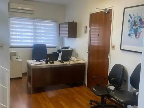 Oficina 6 ambientes con 1 baño