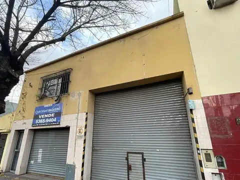 VENTA: Galpón con vivienda. FLORES.