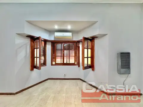 Casa en Alquiler con 1 cochera