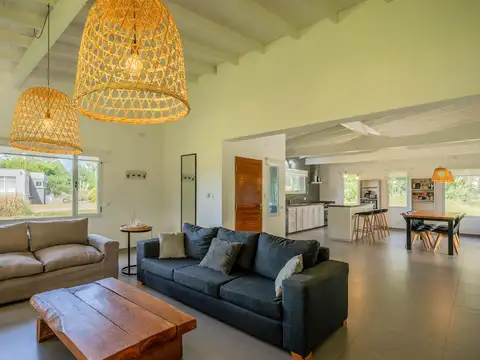 Casa en Venta con 2 cocheras