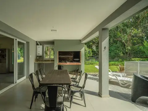 Casa en Venta en Barrio Golf 2, USD 370.000