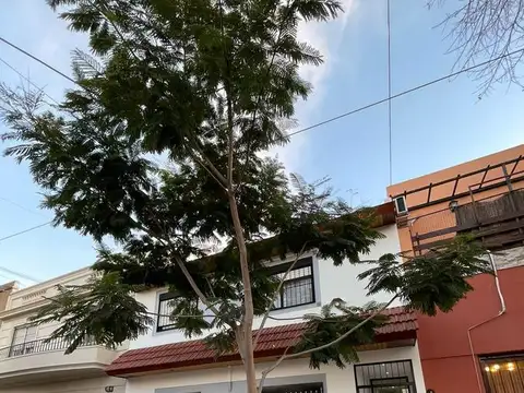 PH en planta baja con 2 patios muy luminoso - ALQUILER -