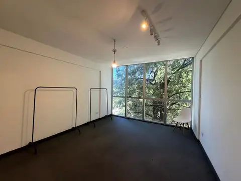 Oficina en Alquiler en La Lonja, $ 590.000