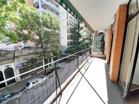 EXCELENTE DEPTO. AL FRENTE-BALCÓN CORRIDO-AMPLIO