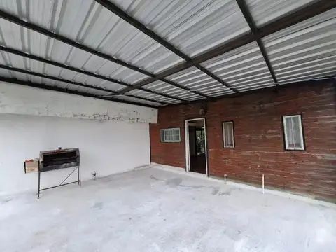 Casa 2 ambientes con 1 baño