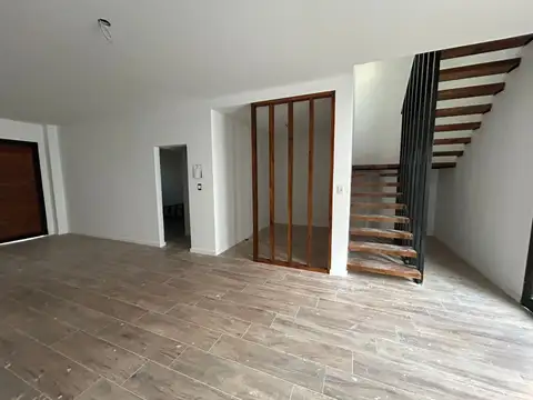 Casa 5 ambientes con 2 baños