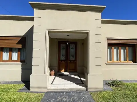 Casa en Venta 2 Dormitorios con Parque,Pileta y quincho en Soldini