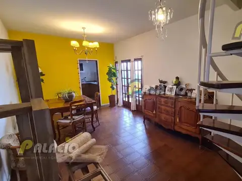 Depto Tipo Casa en Venta de 5 ambientes