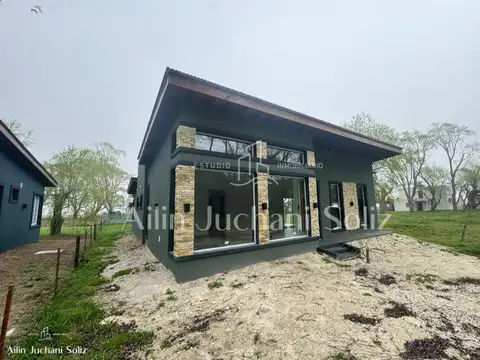 CASA MODERNA AMPLIA Y LUMINOSA 