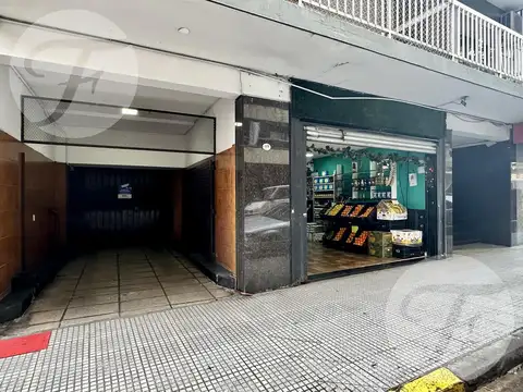 Oportunidad única - Depósito de 600 m² + departamento en Santa Fe y Montevideo a solo U$S 700/m²