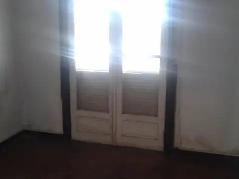 Departamento en 1° Piso + Locall en venta en Caseros