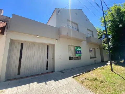 Hermosa casa centrica en Lujan. apto credito