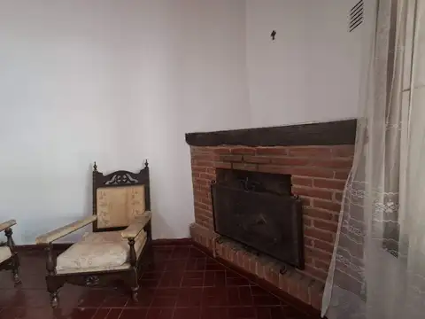 Casa 7 ambientes con 1 baño