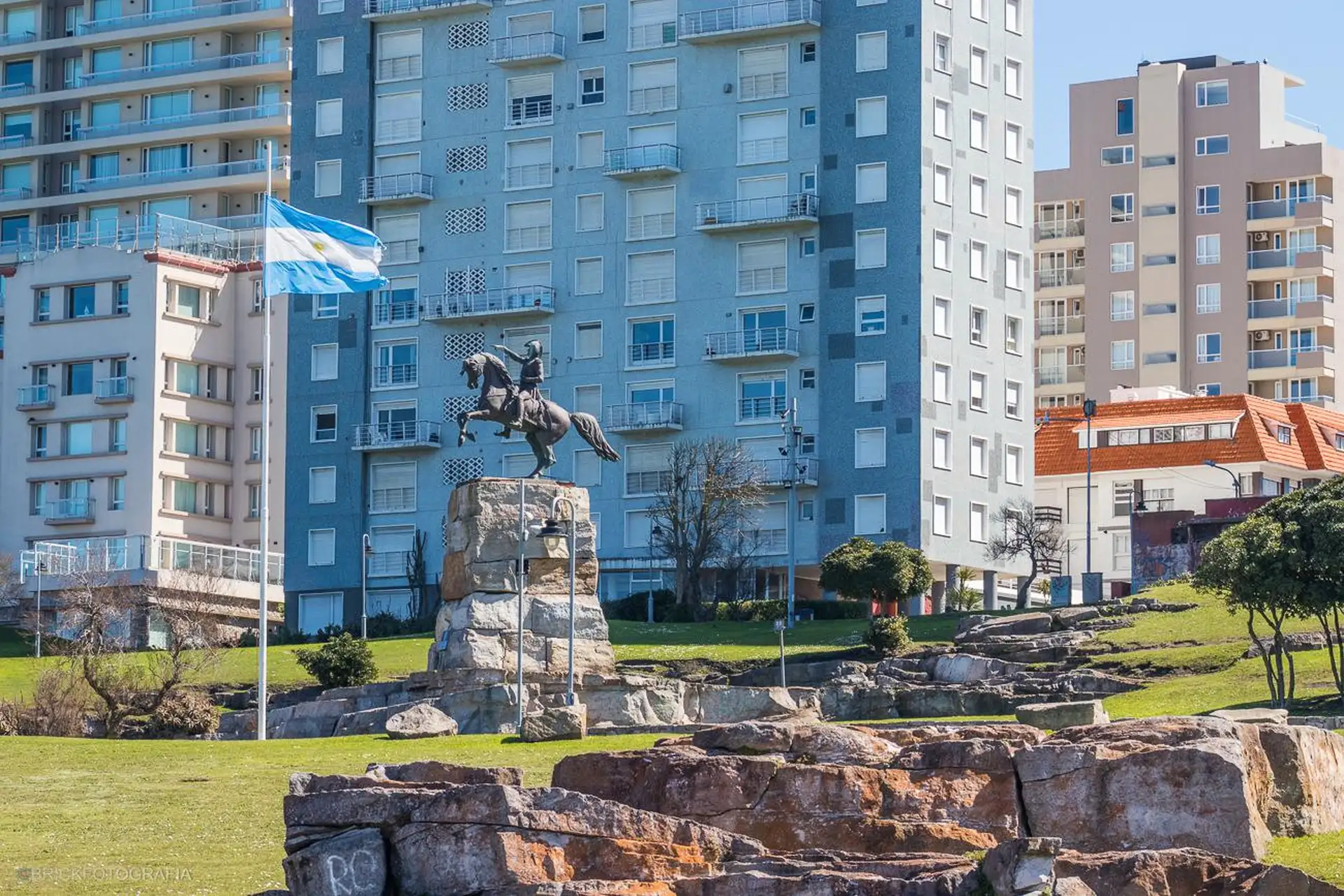 Departamento reciclado, sobre el Parque San Martín, frente al mar