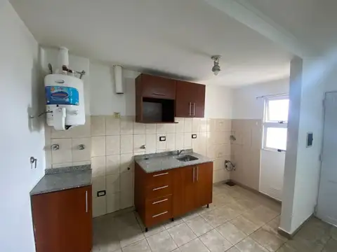 ALQUILER  / DEPARTAMENTO CENTRICO / SERVICIOS