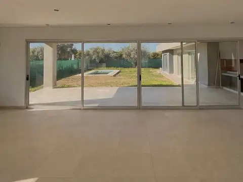 Casa en Alquiler de 3 dormitorios