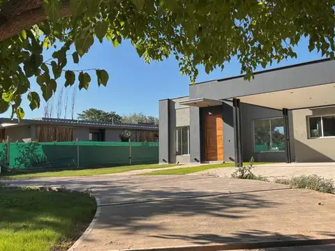 ALQUILER – CASA A ESTRENAR EN B° PRIV. LA VACHERIE