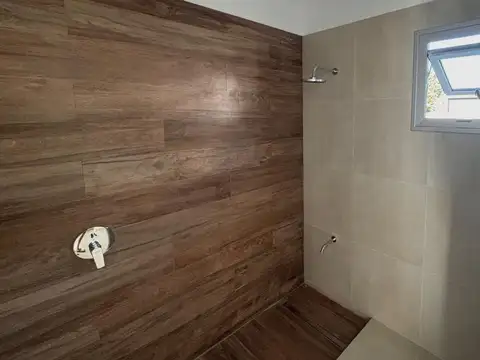 Casa en Alquiler con 2 cocheras