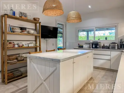 Casa 6 ambientes con 3 baños
