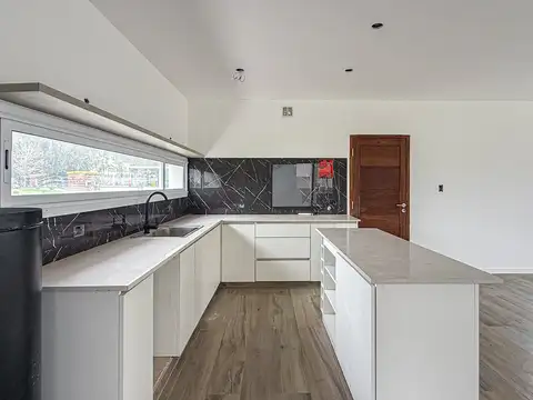 Casa 4 ambientes con 3 baños