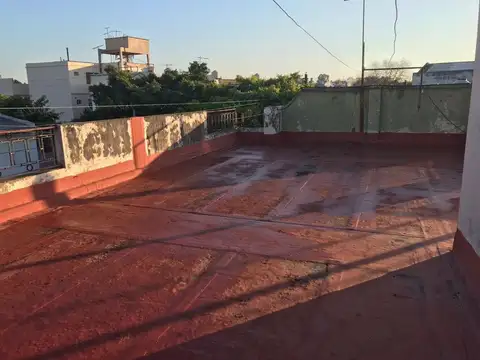EXCELENTE PH REFACCIONADO A NUEVO DE 3 AMB SIN EXPENSAS CON BALCON  - IMPECABLE ESTADO