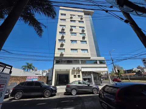 Excelente depto. de 4 amb. sobre Av. Rivadavia a 2 cuadras de la estación