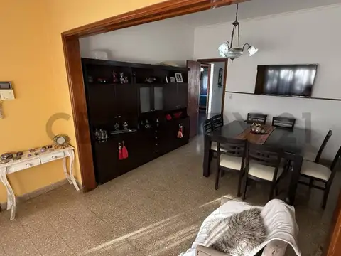 Excelente propiedad en venta sobre importante avenida, pleno centro