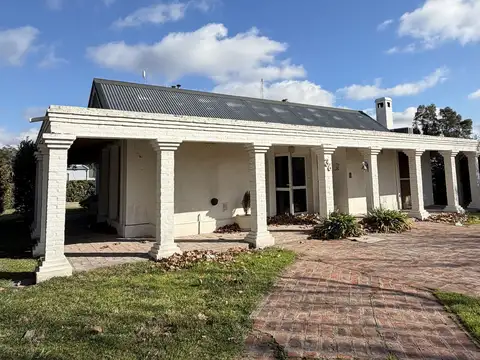 Casa en venta c/ cochera en Barrio privado Pago Chico