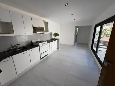 CASA EN VENTA LA PLATA 2 DORMITORIOS Y PILETA