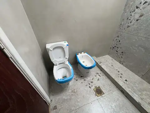 CASA EN VENTA LA PLATA 2 DORMITORIOS Y PILETA
